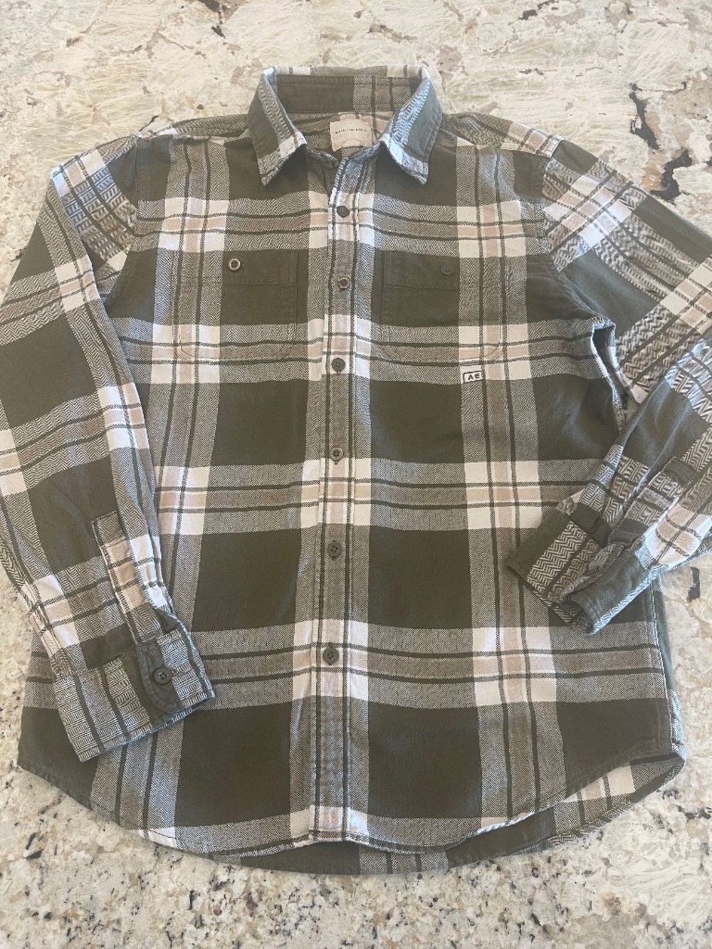 American Eagle Olive Green Super Soft Plaid Button Up Flannel Shirt Men's Size M